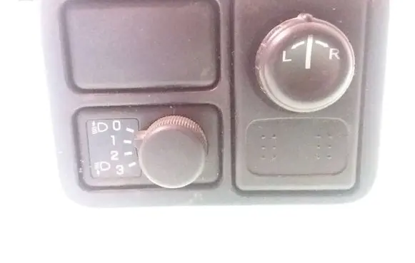 Nissan Almera N16 Headlight level height control switch 6896090J00