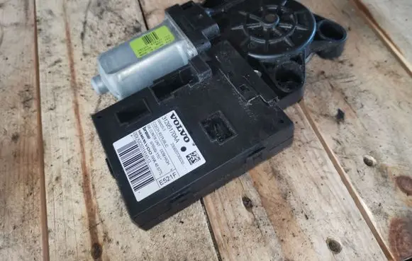 Volvo S40 Front door window regulator motor 31295170AA