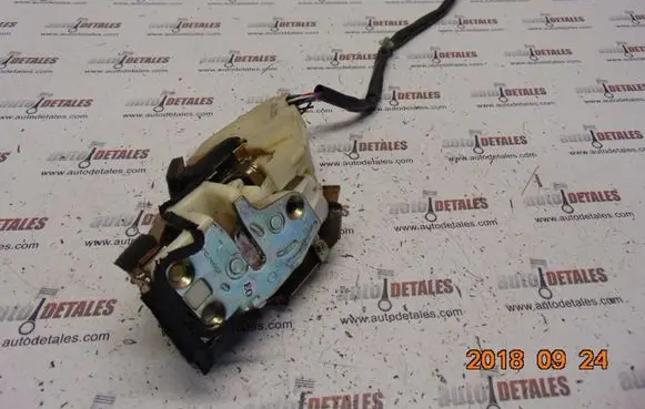 Honda CR-V Front door lock