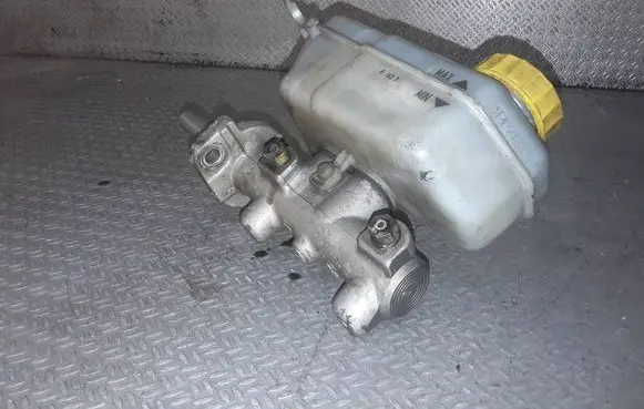 Skoda Roomster (5J) Master brake cylinder X5617