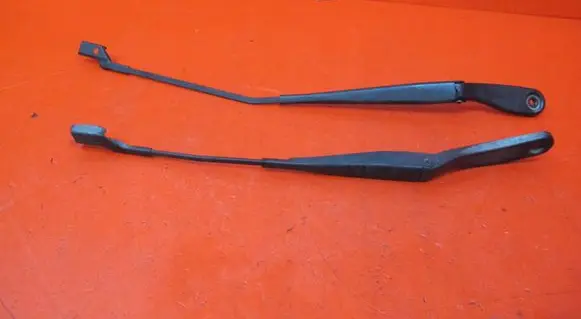 Volvo C30 Front wiper blade arm 31253996 31253997
