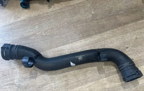 Land Rover Discovery 5 Engine coolant pipe/hose FPLA8D033CA