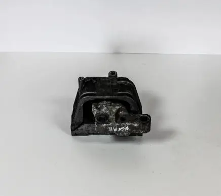 Volkswagen PASSAT B6 Engine mount bracket 1K0199262