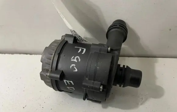 BMW M5 F90 Water pump 8638237