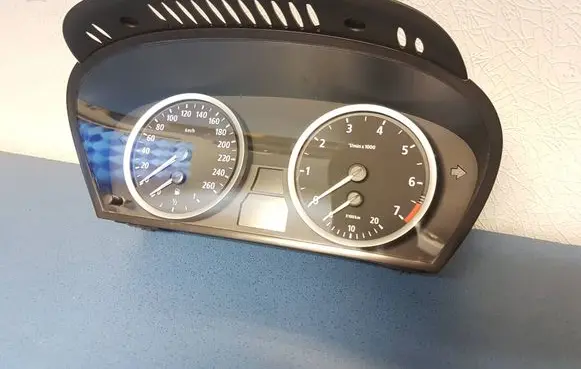 BMW 5 E60 E61 Speedometer (instrument cluster) 6958592 110080213
