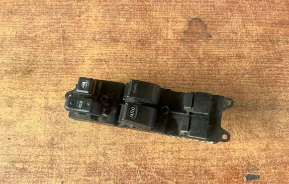 Toyota Avensis T220 Electric window control switch