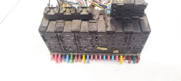 Volkswagen Golf III Fuse box set 357937039