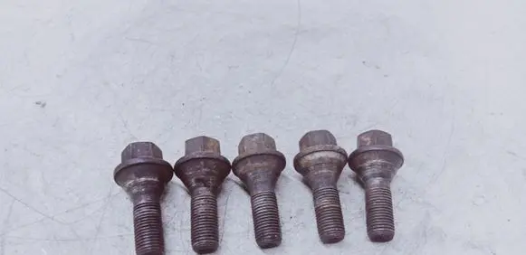 Volkswagen Transporter - Caravelle T5 Nuts/bolts 