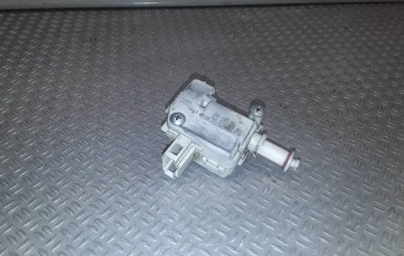 Audi A2 Fuel tank cap lock 8Z0810773