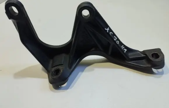 Volvo XC70 Engine mounting bracket 30735708