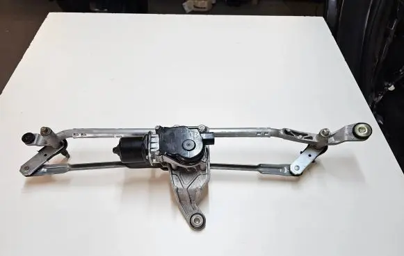 Jeep Grand Cherokee WL Front wiper linkage and motor 68377072AB P68377072AB
