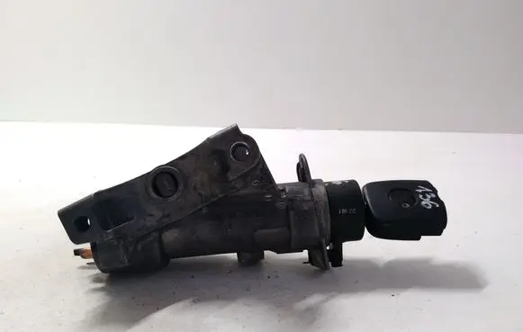 Volkswagen PASSAT B5 Ignition lock 4B0905851