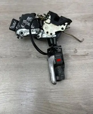 Toyota Previa (XR30, XR40) II Front door lock 