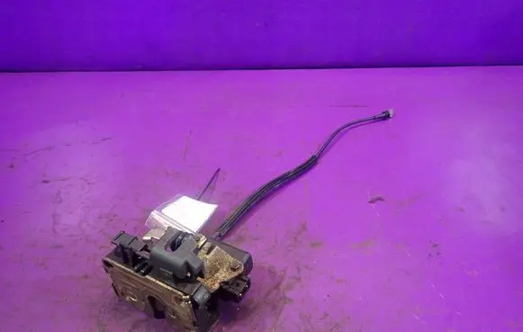 Renault Thalia I Front door lock