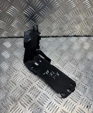 BMW X1 E84 Radiator mount bracket 7117811 2378101C