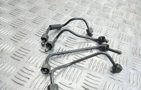 Fuel injector supply line/pipe