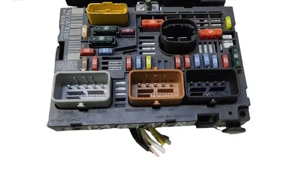 Peugeot Partner Fuse module 9675878280