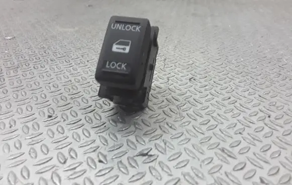 Nissan Note (E11) Central locking switch button 