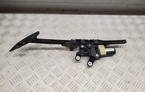 Audi S5 Seat belt adjustment motor 8F0857760