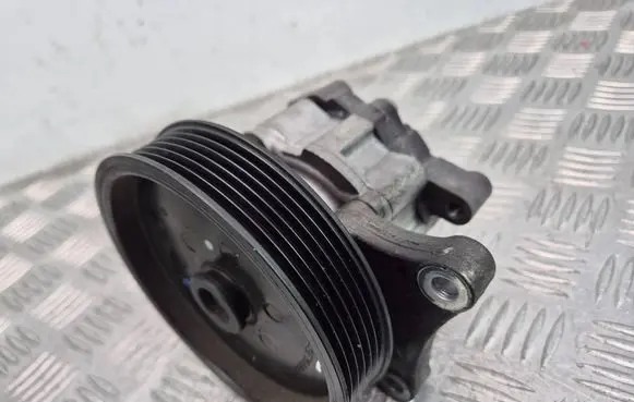 Mercedes-Benz E W212 Power steering pump A0064667601 7693955170