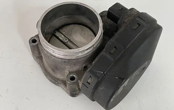 BMW 5 E39 Throttle valve 7502444
