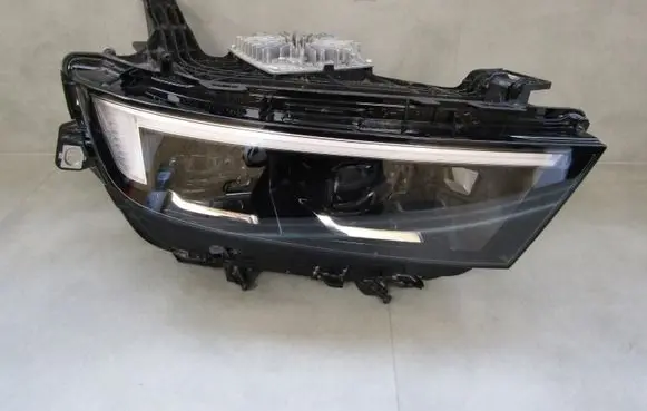 Opel Astra L Headlight/headlamp 9840160980