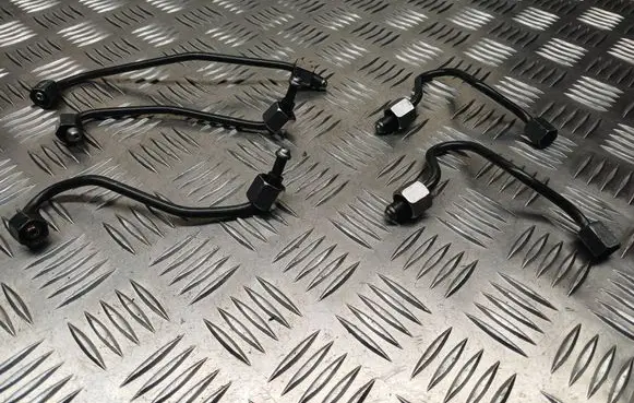 Fuel injector supply line/pipe