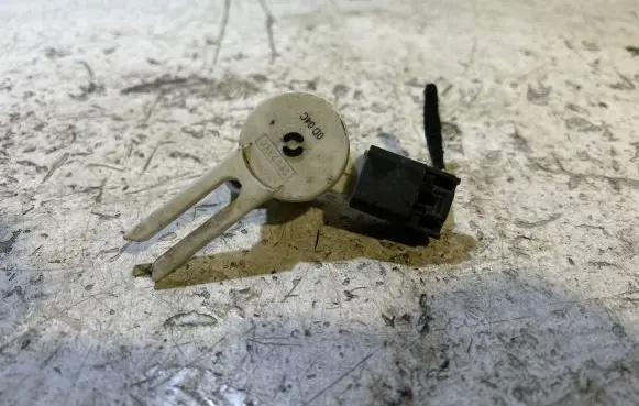 Opel Astra J Brake pedal sensor switch 15192340