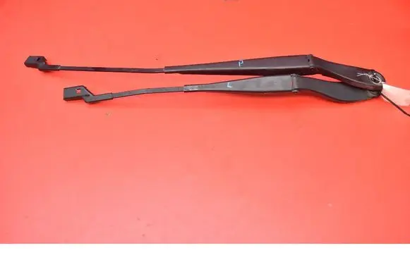 Front wiper blade arm
