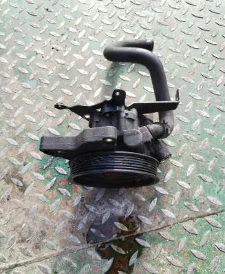 BMW 5 E60 E61 Power steering pump 7735242