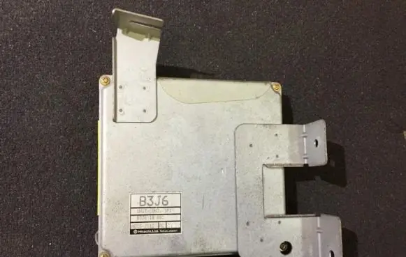 Mazda 121 Engine control unit/module B3J618881