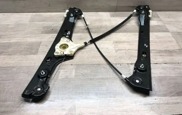 BMW 3 E90 E91 Front door electric window regulator 7060256