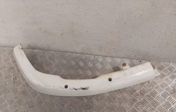 Front bumper lip