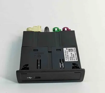 Mercedes-Benz GLS X167 USB socket connector A1678201402