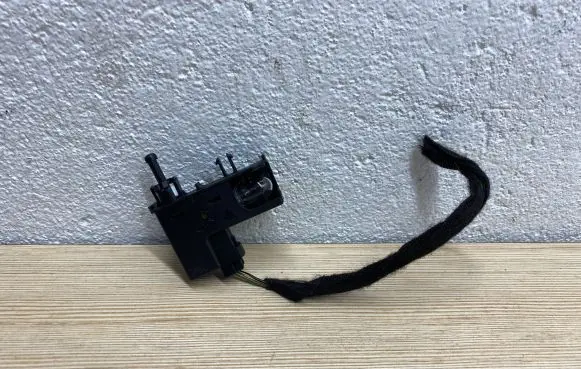 Ford Mondeo MK IV Glove box light 1S4113B748AD
