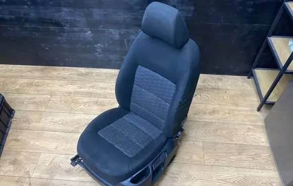 Skoda Octavia Mk2 (1Z) Front driver seat 1K4881105PC 83115681700