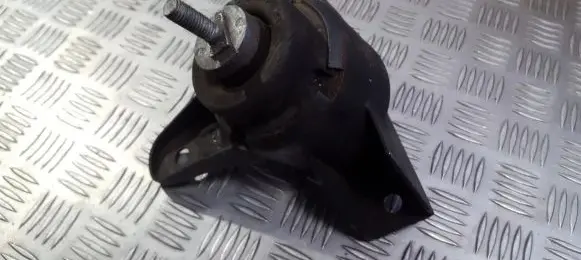 Ford Mondeo MK II Engine mount bracket