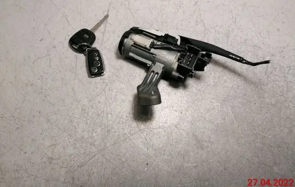 Toyota Corolla E120 E130 Ignition lock 45020024