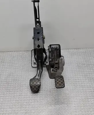 Volkswagen Golf IV Pedal assembly 1J1721111C