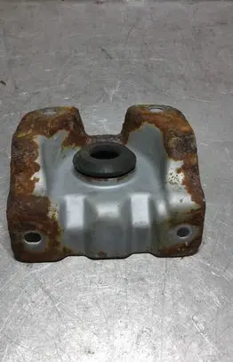 Radiator mount bracket