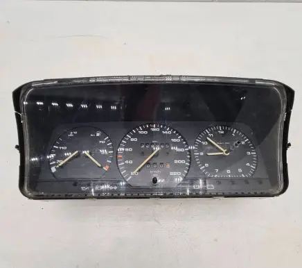 Volkswagen PASSAT B3 Speedometer (instrument cluster) 81117621