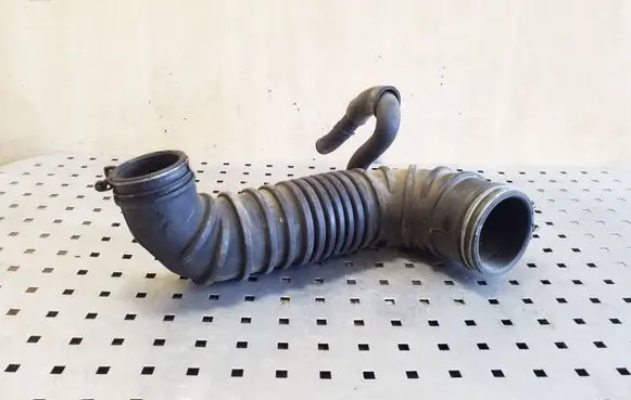Mitsubishi Pajero Turbo air intake inlet pipe/hose MR404734