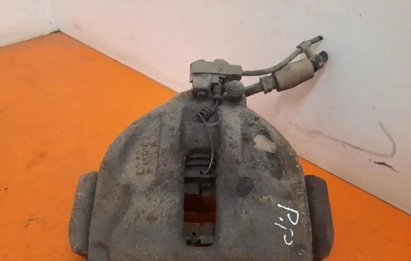 Volkswagen PASSAT B5.5 Front brake caliper
