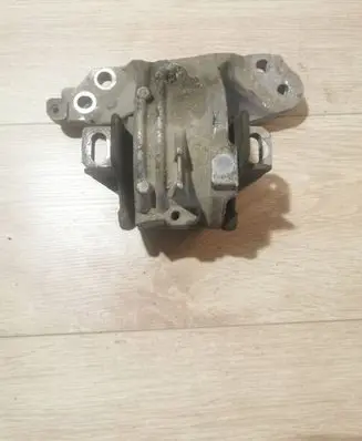 Peugeot 407 Engine mount bracket