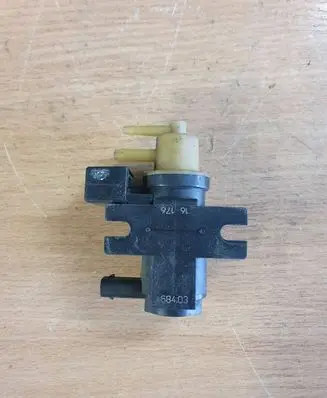 Mercedes-Benz C W205 Turbo solenoid valve A0081535428 70078205 16T182