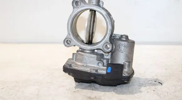 BMW 3 E90 E91 Throttle valve 7810752