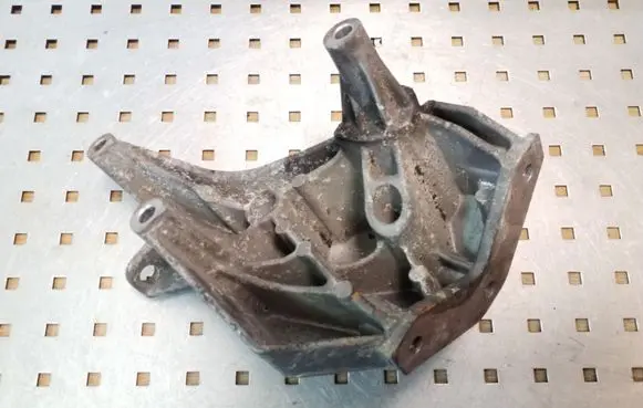 Seat Ibiza III (6L) Engine mounting bracket 045199207