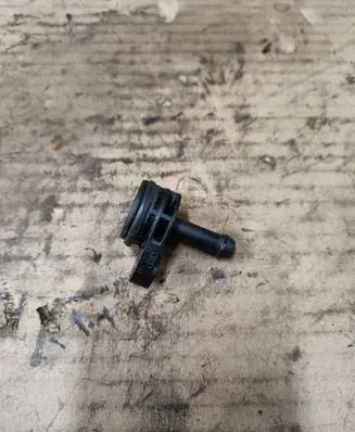 Engine coolant pipe/hose
