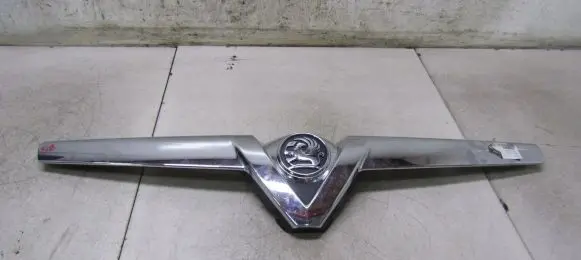 Opel Vivaro Front bumper upper radiator grill