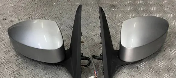 Nissan 350Z Front door electric wing mirror 012225 Z33